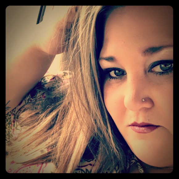 Meet your Posher, Jessica - Picture 1 of 1